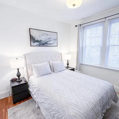 2 Bed, In Unit Laundry, College, Balcony Apartment Boston