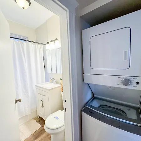 Apartment 2 Bed, In Unit Laundry, College, Balcony