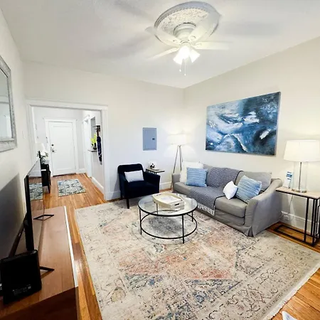 2 Bed, In Unit Laundry, College, Balcony Apartment *