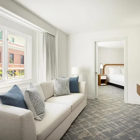 Hilton Back Bay Hotel 3*