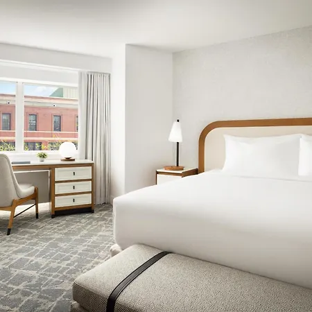 Hilton Back Bay 3*