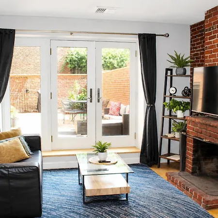 Beautiful 2bedroom In The South End - Ground Level Unit *