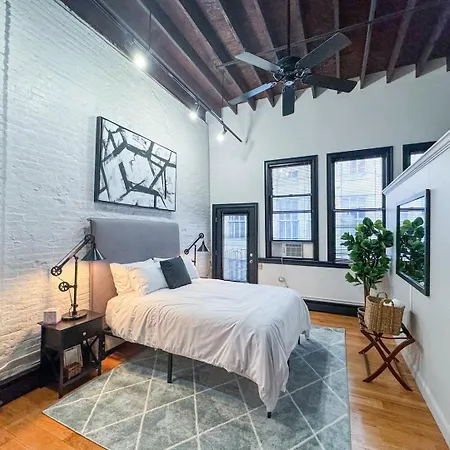Apartment Expansive Back Bay Loft, Sleeps 4, 1b1b Boston
