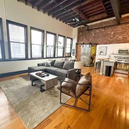 Expansive Back Bay Loft, Sleeps 4, 1b1b *