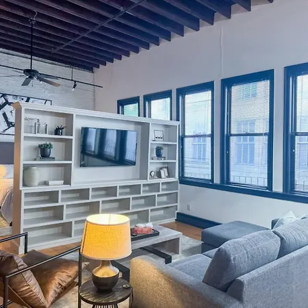 Expansive Back Bay Loft, Sleeps 4, 1b1b * Boston