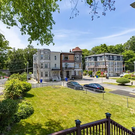 Spacious 5br Near Fenway Parking * Boston