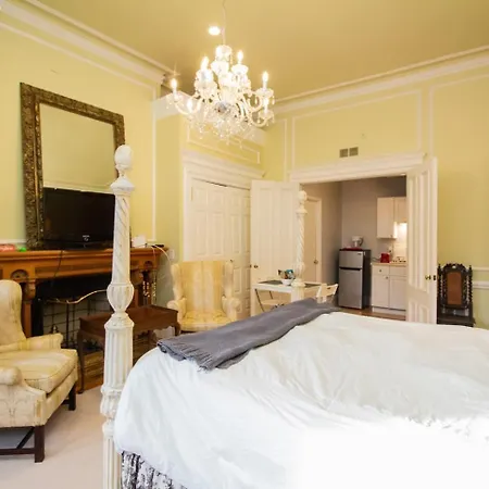 Back Bay Efficiency Unit, Pvt Bath, Kitchenette Apartment *