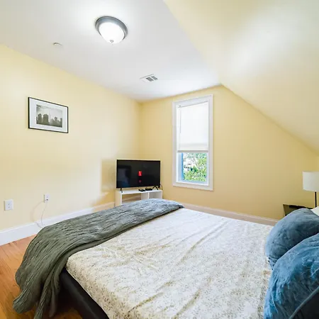 Family-Friendly 4Br Boston Stay Near Franklin Park, Free Parking, Near Mtba 233-3 Boston