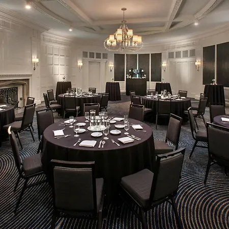 Courtyard By Marriott Downtown Hotel