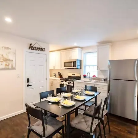 Stylish 4br Boston, Pet-friendly Near Savin Hill, I-93 & Red Line 30-1 *