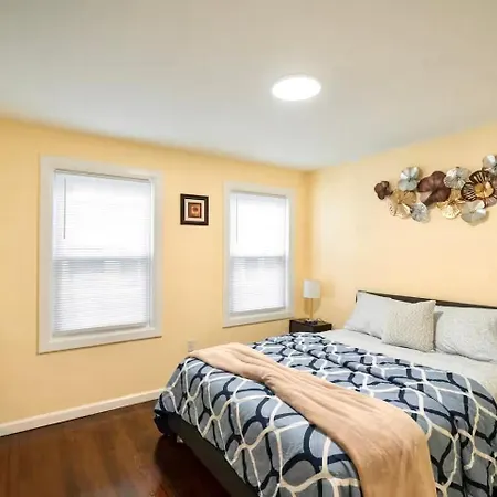 Stylish 4br Boston, Pet-friendly Near Savin Hill, I-93 & Red Line 30-1 Apartment
