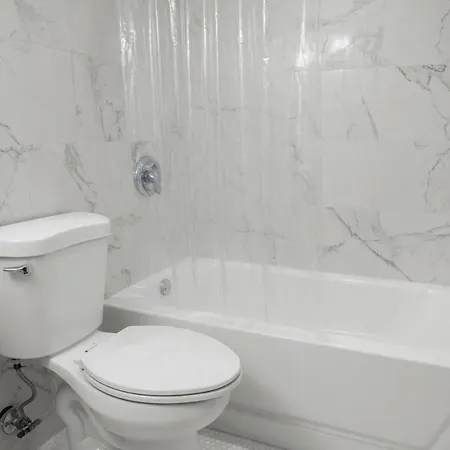 Spacious 4br Near Subway, Sleeps 8per Easy Access To Downtown Apartment