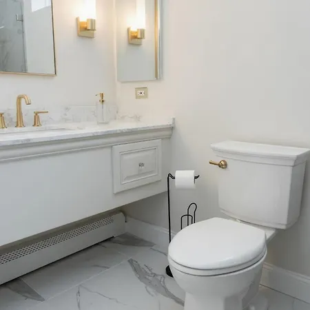 Apartment Spacious 4br Near Subway, Sleeps 8per Easy Access To Downtown Boston
