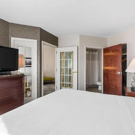 Roundhouse Hotel