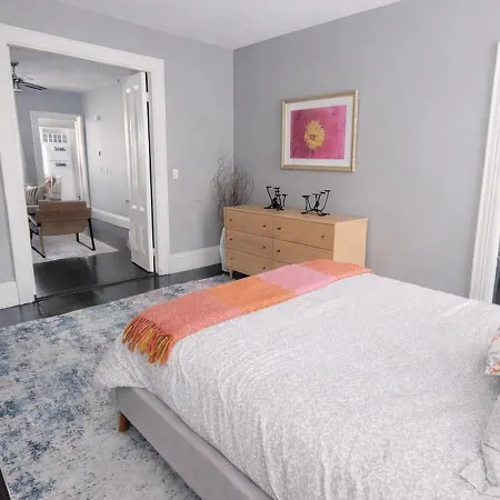 Charlestown Gem Apartment *