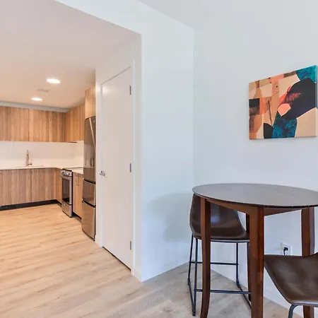 Gorgeous With Kitchen With Gym * Boston