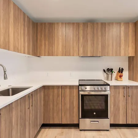 Gorgeous With Kitchen With Gym *