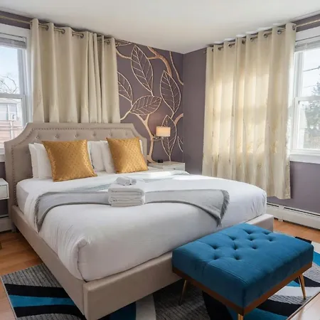 Apartment Spacious 4br Near Subway, Sleeps 8per Easy Access To Downtown Boston