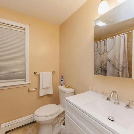 In-unit Laundry Your Family And Friends Space Apartment *