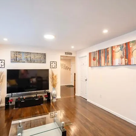 Stylish 4br Boston, Pet-friendly Near Savin Hill, I-93 & Red Line 30-1 Apartment