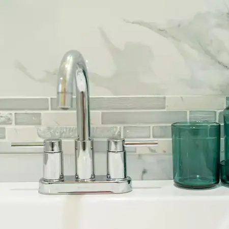 Stylish 4br Boston, Pet-friendly Near Savin Hill, I-93 & Red Line 30-1 Apartment Boston