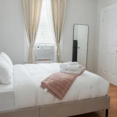 Spacious 4br Near Subway, Sleeps 8per Easy Access To Downtown * Boston