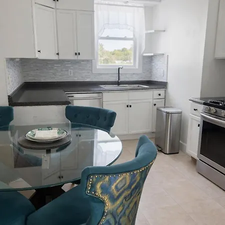 Spacious 4br Near Subway, Sleeps 8per Easy Access To Downtown Boston