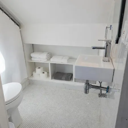 Apartment Spacious 4br Near Subway, Sleeps 8per Easy Access To Downtown