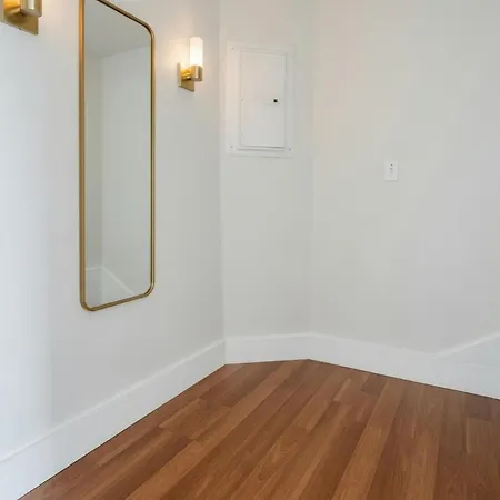 Spacious 4br Near Subway, Sleeps 8per Easy Access To Downtown * Boston