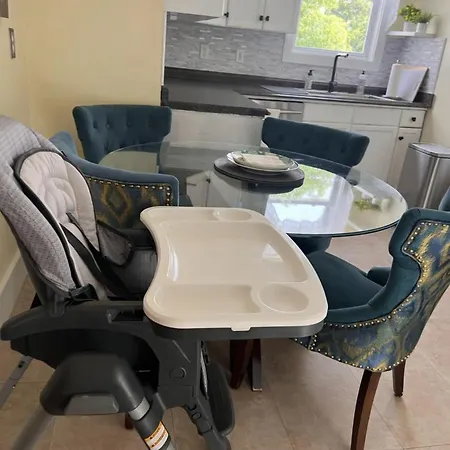 Apartment Spacious 4br Near Subway, Sleeps 8per Easy Access To Downtown Boston
