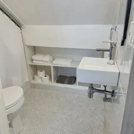 Spacious 4br Near Subway, Sleeps 8per Easy Access To Downtown * Boston