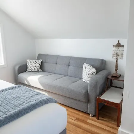 Spacious 4br Near Subway, Sleeps 8per Easy Access To Downtown Apartment Boston