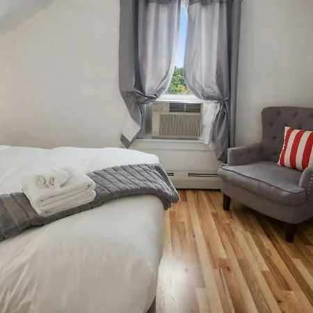Spacious 4br Near Subway, Sleeps 8per Easy Access To Downtown Apartment Boston