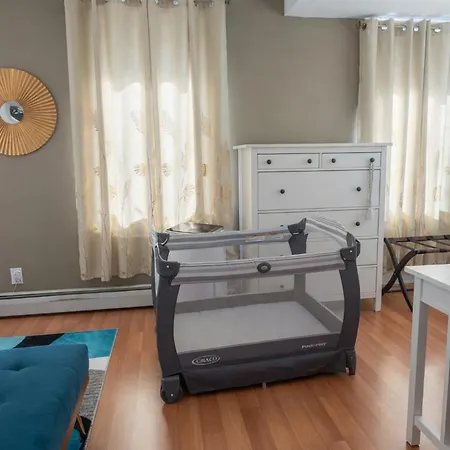 Spacious 4br Near Subway, Sleeps 8per Easy Access To Downtown Boston
