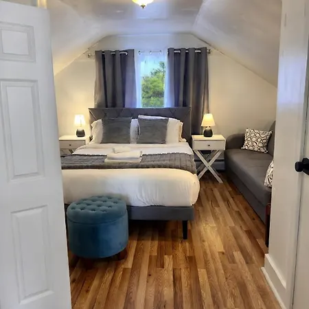Apartment Spacious 4br Near Subway, Sleeps 8per Easy Access To Downtown