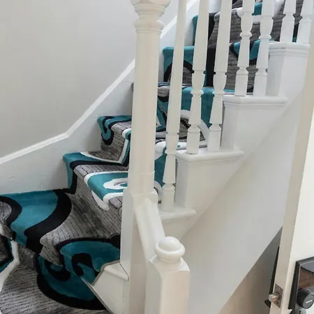 Spacious 4br Near Subway, Sleeps 8per Easy Access To Downtown *