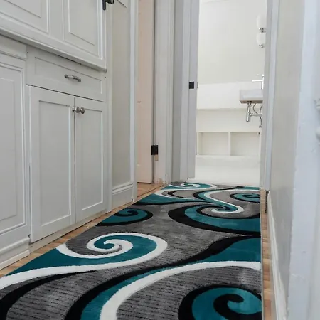 Spacious 4br Near Subway, Sleeps 8per Easy Access To Downtown Apartment Boston