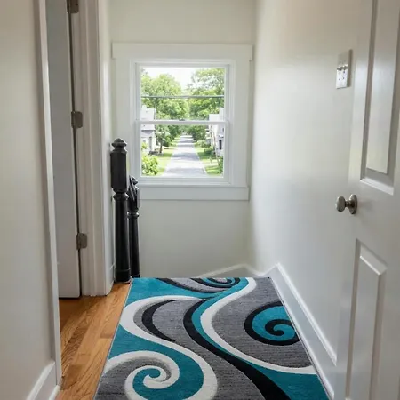 Spacious 4br Near Subway, Sleeps 8per Easy Access To Downtown Boston