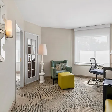 Hotel Roundhouse 3*