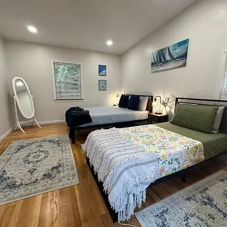 -no16- Extra Spacious In A House - 10 Min To Line T Station & College - Centrally Located At Brighton Homestay