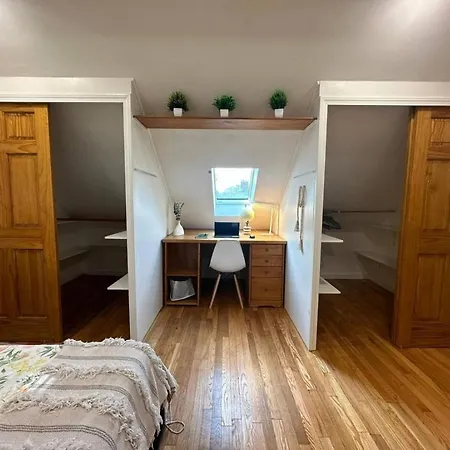 -no16- Extra Spacious In A House - 10 Min To Line T Station & College - Centrally Located At Brighton *