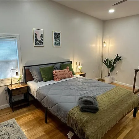 -no17- Comfy Private In A House - Walking Distance To College And Line T Station - Centrally Located At Brighton *