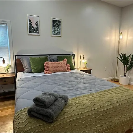 Homestay -no17- Comfy Private In A House - Walking Distance To College And Line T Station - Centrally Located At Brighton