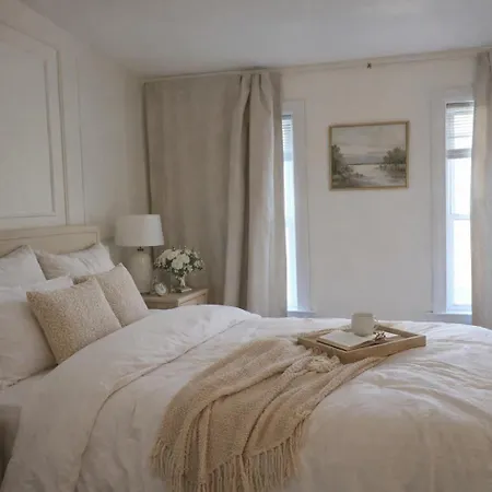 Sullivan Heritage 1847 - Queen Private Bathroom In A Private 3*