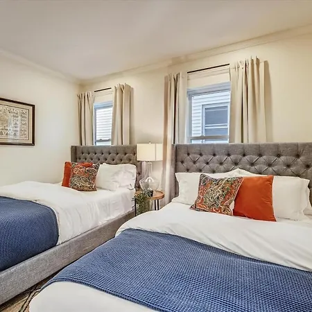 Holiday home Stylish Renovation Near T Boston