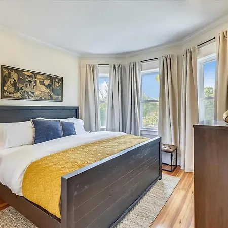 Holiday home Stylish Renovation Near T
