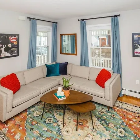 Bright & Spacious Near T