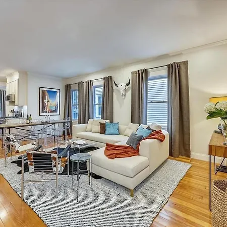 Stylish Renovation Near T Holiday home Boston