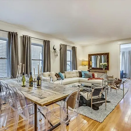 Holiday home Stylish Renovation Near T Boston