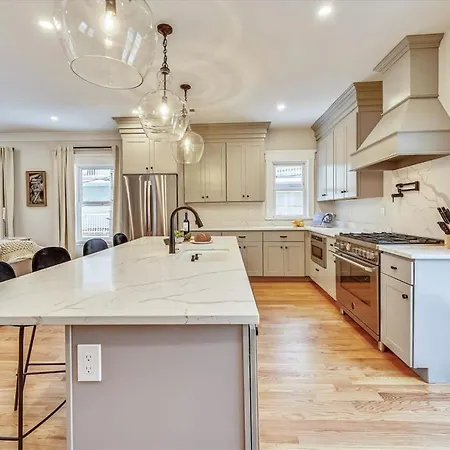 Spacious New Renovation Near T *